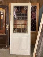 Set antieke grenen tochtdeur met 3 ramen, glas+lood, €795,00