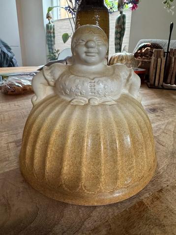 Oude keramische kaasstolp dame beschikbaar voor biedingen