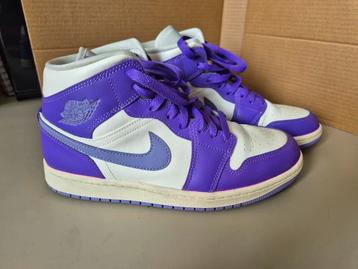 Nike Air Jordan 1 Mid Paars/Wit Maat 41 beschikbaar voor biedingen