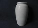 Grote ellipsvormige witte vaas Ravelli h. 24,4 cm. (barst), Antiek en Kunst, Antiek | Keramiek en Aardewerk, Ophalen of Verzenden