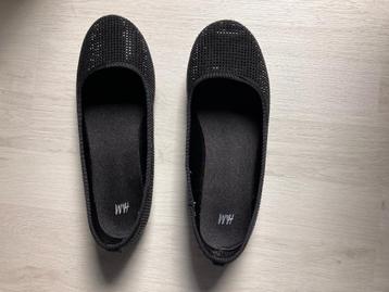 Ballerina’s zwart maat 35 van H&M beschikbaar voor biedingen