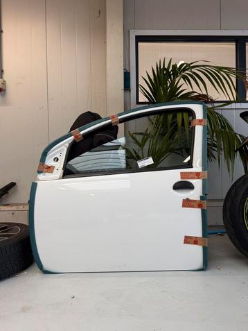 Voorportier peugeot 107 wit beschikbaar voor biedingen