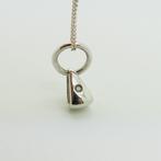 Een zilveren hanger met diamant, Gebruikt, Verzenden, Nvt, Met edelsteen