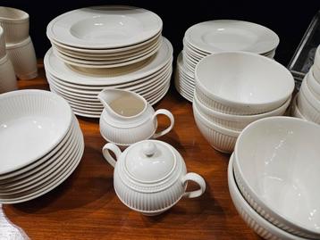 Wedgewood, windsor servies beschikbaar voor biedingen