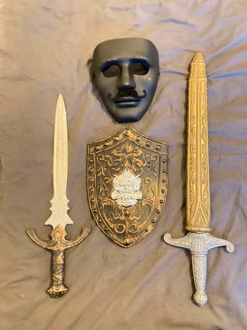 Speelgoed zwaarden, schild en masker