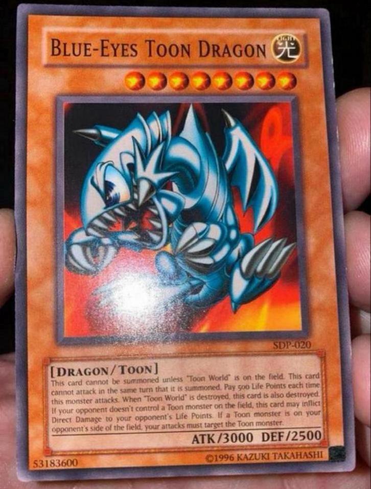 Yu-Gi-Oh! Blue Eyes Toon Dragon SDP Old US Print !, Hobby en Vrije tijd, Verzamelkaartspellen | Yu-gi-Oh!, Gebruikt, Losse kaart
