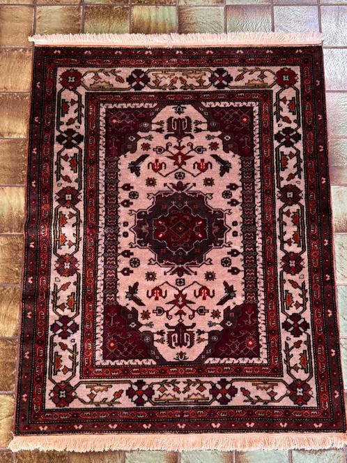 (12). Perzisch tapijt 1.70m x 1.20m, Antiek en Kunst, Antiek | Kleden en Textiel, Ophalen