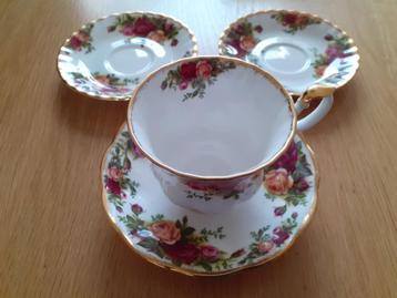 Royal Albert old country roses grote kop en schotel bordjes beschikbaar voor biedingen