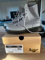 Z.g.a.n. grijze Dr. Martens - Maat 39, Lage of Enkellaarzen, Ophalen of Verzenden, Zo goed als nieuw, Grijs