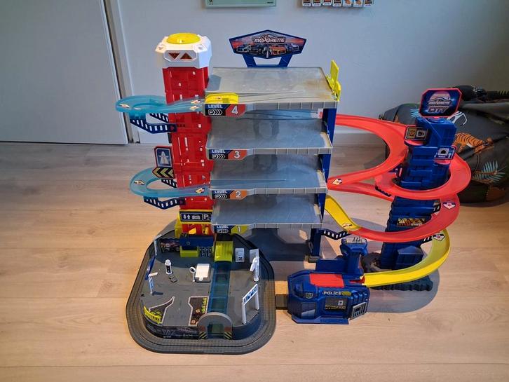 Speelgoed Garage met meerdere verdiepingen, Kinderen en Baby's, Speelgoed | Speelgoedvoertuigen, Gebruikt, Ophalen