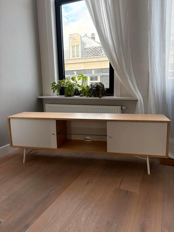 Tv-meubel SVENARUM met schuifdeuren, Huis en Inrichting, Kasten | Televisiemeubels, Zo goed als nieuw, Minder dan 100 cm, 150 tot 200 cm