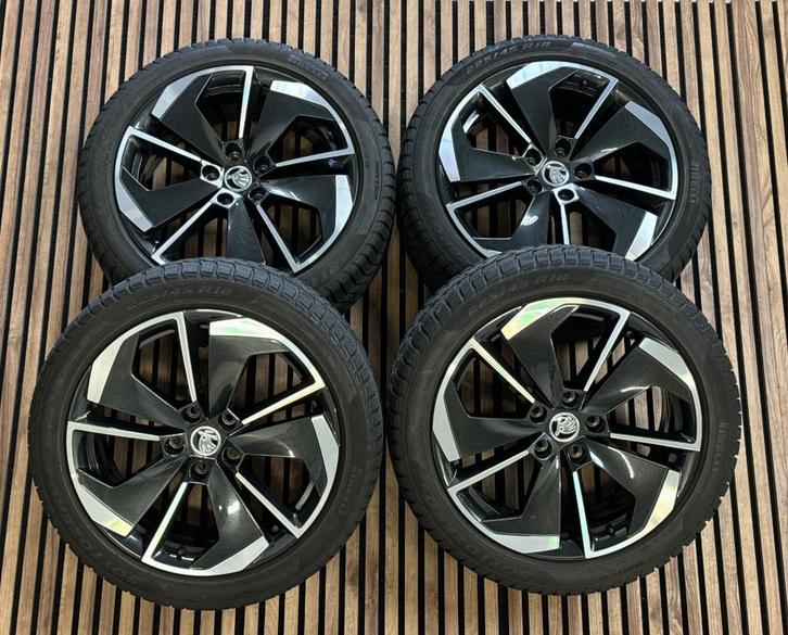Nieuwstaat 18' Skoda RS velgen 5x112 Pirelli 225/45/18, Auto-onderdelen, Banden en Velgen, Banden en Velgen, All Season, 18 inch