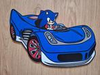 Wandbord: Sonic the hedgehog in raceauto €22,-, Ophalen, Nieuw, Wanddecoratie