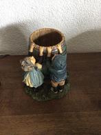 Tuinbeeld van kinderen bij een ton, Tuin en Terras, Tuinbeelden, Ophalen of Verzenden, Gebruikt, Beton, Overige typen