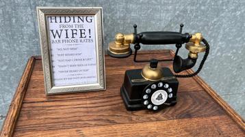 leuke antieke telefoon met kader beschikbaar voor biedingen