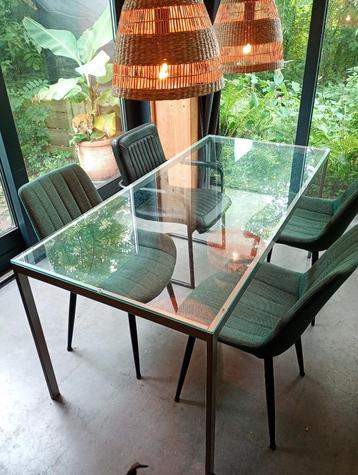 Glazen tafel met aluminium frame  beschikbaar voor biedingen