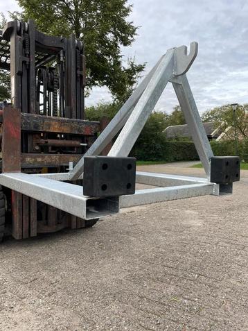 Werktuigendrager / heftruckbok / oppikbok beschikbaar voor biedingen