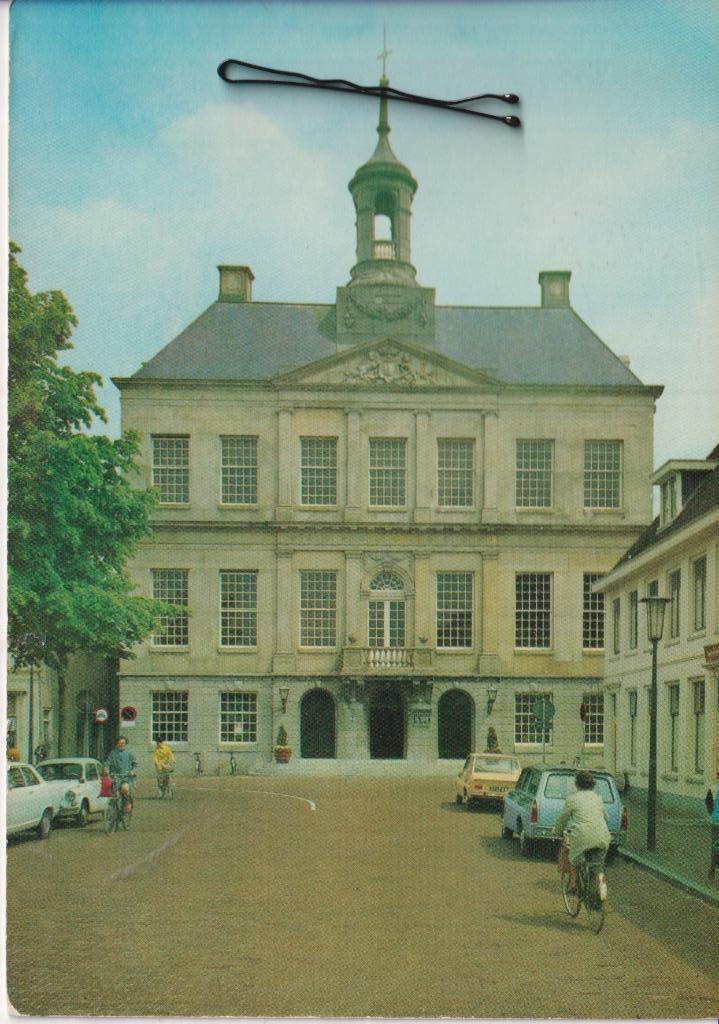 Weesp, Raadhuis met auto's Peugeot 404 Break, DAF 44, Verzamelen, Ansichtkaarten | Nederland, Ongelopen, Zuid-Holland, 1960 tot 1980