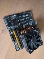 Asrock B85M Pro4 Moederbord met CPU Koeler, Computers en Software, Moederborden, Gebruikt, DDR3, Ophalen of Verzenden, Micro-ATX