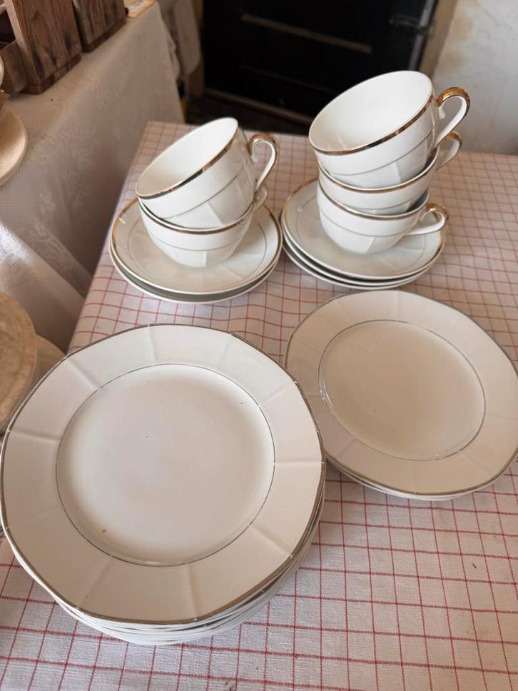 Victoria Porelite Servies Wit met Gouden Randje Tsjechoslowa, Antiek en Kunst, Antiek | Servies los, Ophalen of Verzenden