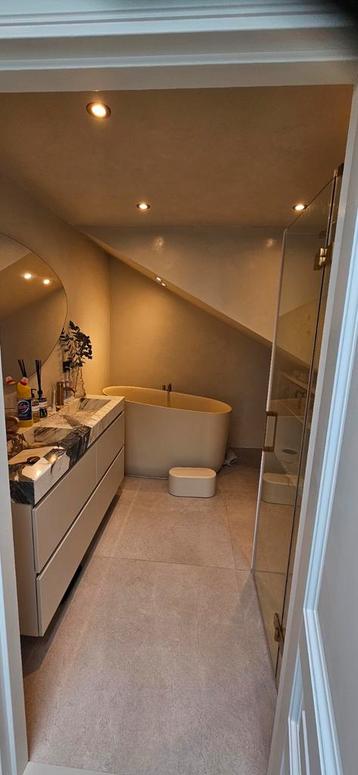 Betoncire badkamer wanden  beschikbaar voor biedingen