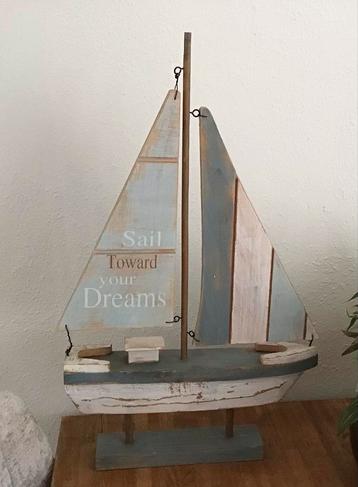 Houten Zeilboot Decoratie 'Sail Toward your Dreams' beschikbaar voor biedingen