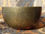 Prachtige antieke Oosterse kom van bewerkt brons 16,8 cm.