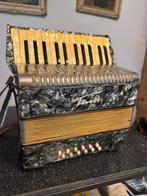Accordeon ,Tivoli, 12 bas, Muziek en Instrumenten, Accordeons, Overige merken, Gebruikt, Overige formaten, Met koffer