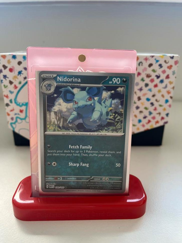 Reverse holo Nidorina Pokémon kaart - Mew set, Hobby en Vrije tijd, Verzamelkaartspellen | Pokémon, Zo goed als nieuw, Losse kaart
