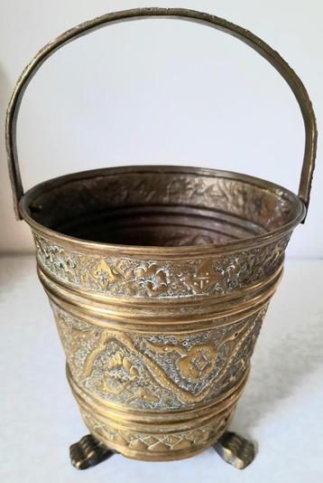 Antiek Geel koper emmertje bloempotje met onderschoteltje beschikbaar voor biedingen