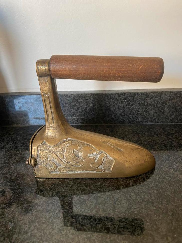 Antiek Strijkijzer Brons/Koper vuurdraak, Antiek en Kunst, Antiek | Koper en Brons, Brons, Ophalen