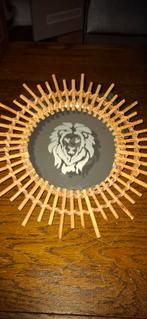 Spiegel met Leeuw Gravering & Rotan Frame, Ophalen, Minder dan 50 cm, Gebruikt, Rond