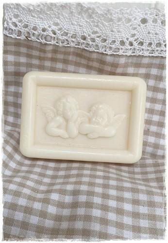 zeep kleur creme met 2 engeltjes 100 gram ,weidegeur, Diversen, Kerst, Nieuw, Ophalen of Verzenden