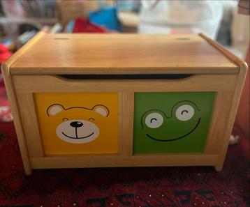 Houten speelgoedkist van Pintoy beschikbaar voor biedingen