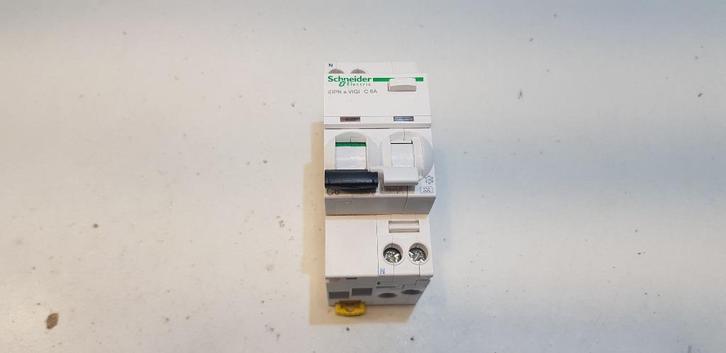 Schneider Groepenkast Aardlekautomaat C6 30mA 4,5kA (1x), Hobby en Vrije tijd, Elektronica-componenten, Gebruikt, Ophalen of Verzenden