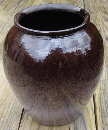 Helder donkerbruin vaasje retro vintage (13 cm hoog). Dit br beschikbaar voor biedingen
