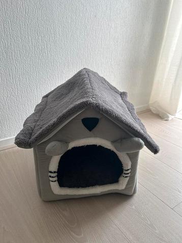 Huisje voor kat/hond beschikbaar voor biedingen