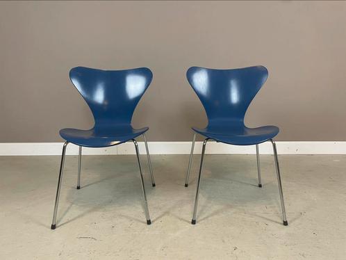 2 Fritz Hansen vlinderstoelen 7 series Arne Jacobsen I.Z.G.S, Huis en Inrichting, Stoelen, Zo goed als nieuw, Twee, Hout, Metaal