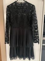 ZARA zwarte kanten jurk maat S plissé lagen & hoge hals, Ophalen of Verzenden, Zo goed als nieuw, Onder de knie, Zara