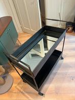 Zwarte ijzeren verrijdbare drankenkar/ sidetable met spiegel, Huis en Inrichting, Tafels | Sidetables, Ophalen, 50 tot 100 cm