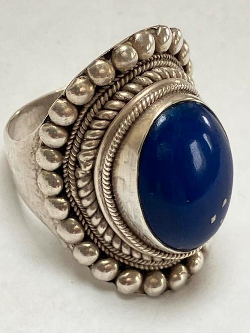 Grote ring met blauwe steen, Sieraden, Tassen en Uiterlijk, Ringen, Zo goed als nieuw, Dame, Zilver, Ophalen of Verzenden