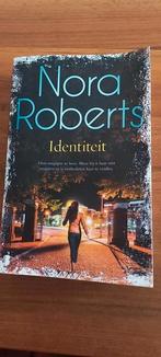 Identiteit - Nora Roberts- romantische thriller, Ophalen of Verzenden, Zo goed als nieuw, Nederland, Nora Roberts