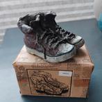 Collectors item: stenen basketball shoes met doosje, Ophalen of Verzenden, Huis en Inrichting