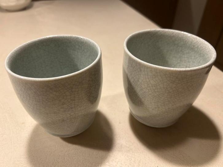 Nieuw (Jars) mokken in lichtblauw/groenig aardewerk, Huis en Inrichting, Keuken | Servies, Zo goed als nieuw, Kop(pen) en/of Schotel(s)