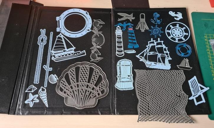 hobby, zelf kaarten maken, complete map met snij-mallen, Hobby en Vrije tijd, Kaarten | Zelf maken, Zo goed als nieuw, Pons of Mal