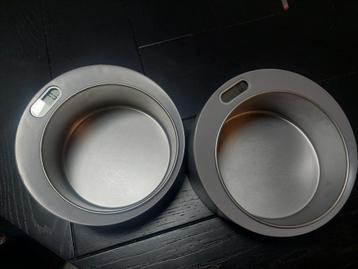 Zoofari voederbakken met weegschaal 2x beschikbaar voor biedingen