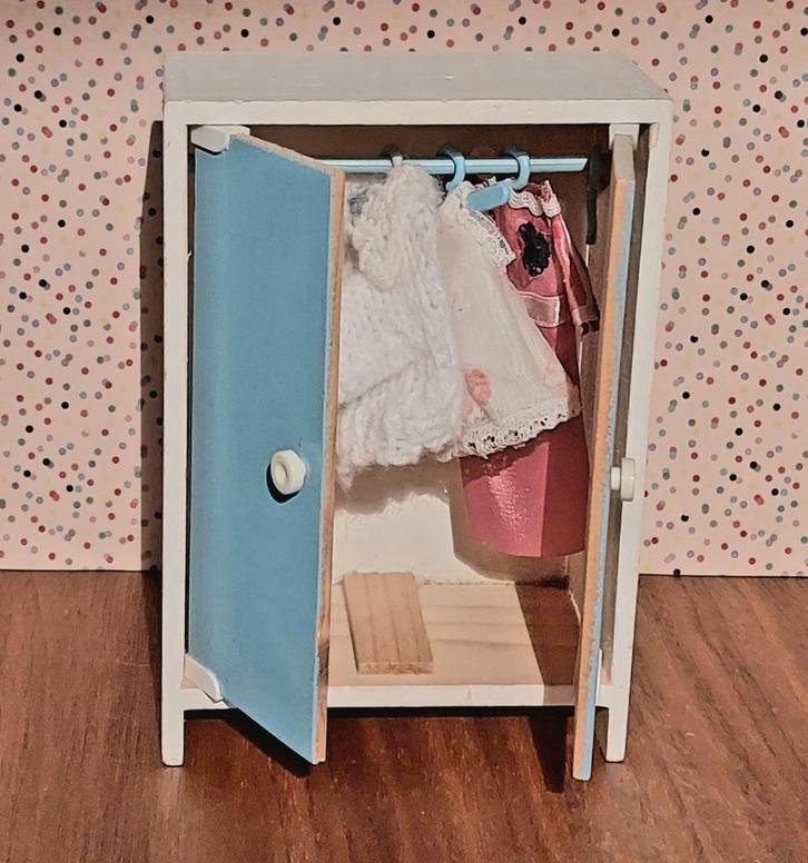Poppenhuis vintage Frade kast kledingkast retro jaren 60 70, Verzamelen, Poppenhuizen en Toebehoren, Zo goed als nieuw, Gebruiksvoorwerp