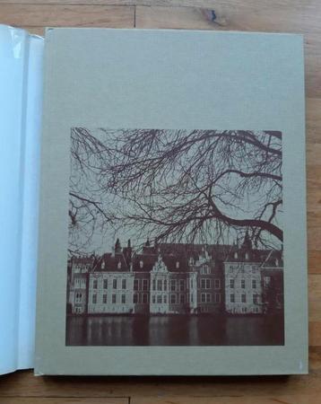 Den haag over bouwen breken en behouden
In woord en beeld  beschikbaar voor biedingen