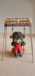 Beertje op schommel, blikken speelgoed, jaren 60,Litho toy, Ophalen of Verzenden, Gebruikt, Stoffen beer, Overige merken