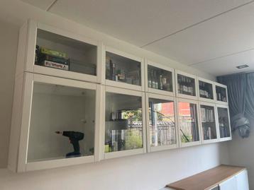 8x IKEA BESTÅ wandkasten beschikbaar voor biedingen